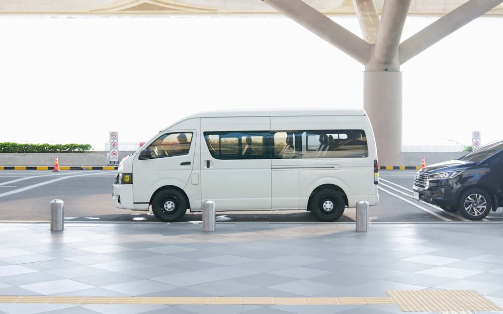Yedi kişilik geniş minivan aracı